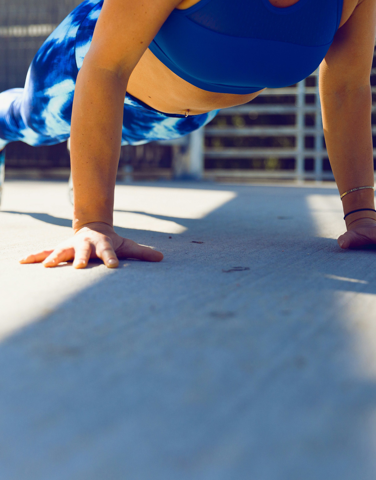 Push Up With Single Leg Raise